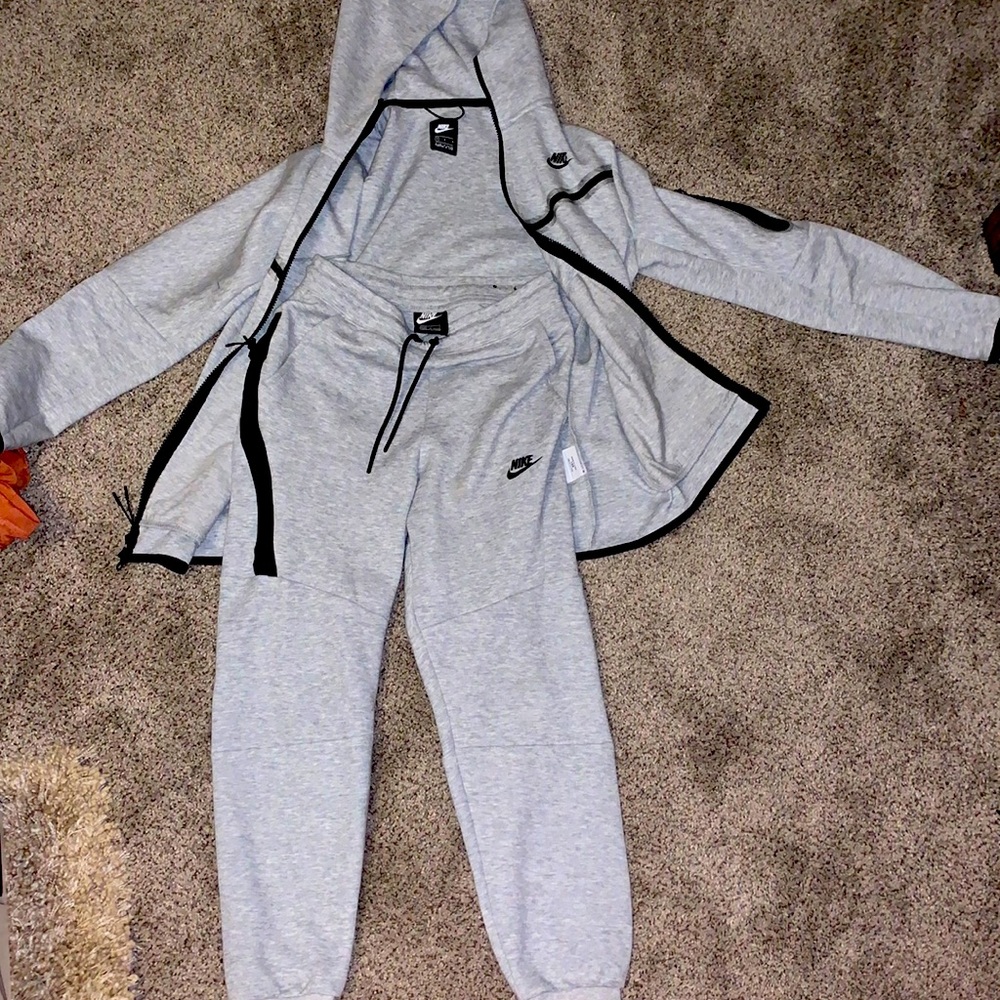 Full Grey Nike Tech Fleece suit size medium